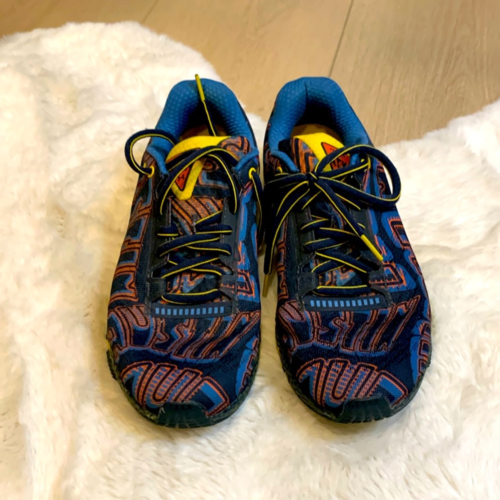 Under Armour size 8 HOVR MACHINA